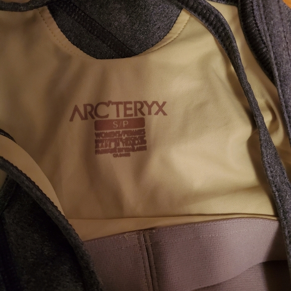 Arc'teryx tank top. Heathered grey (inside yellow. Crossed in back. Women S. - Picture 7 of 10